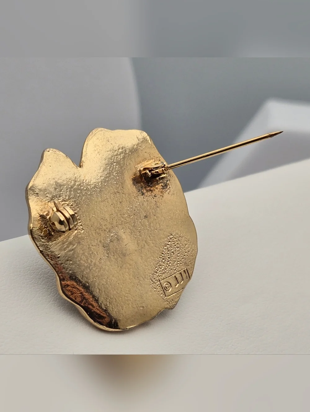 Vintage Frog Brooch Gold Tone Green Enamel Lily Pad Freshwater Pearl - Picture 6 of 7